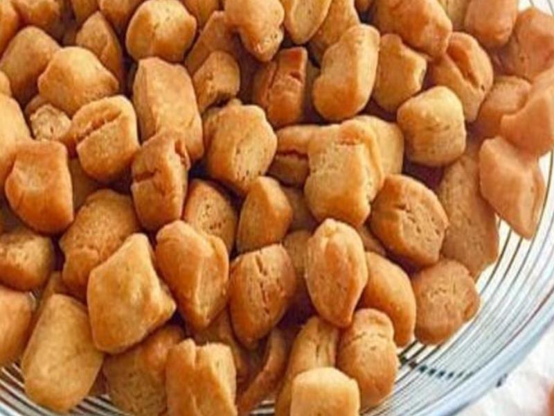 Crunchy Nigerian chin-chin snack in a bowl